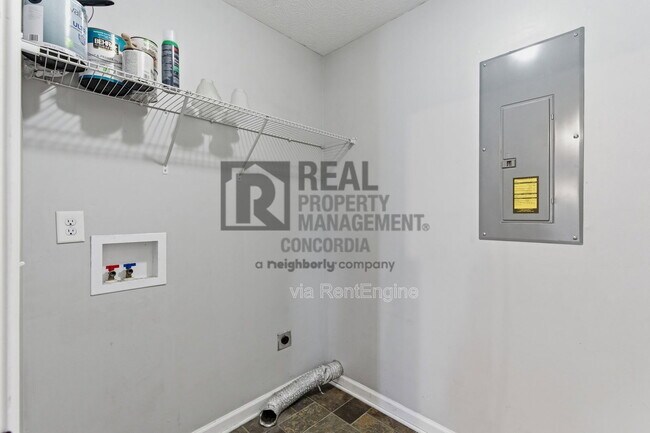 Building Photo - 312 Meadows Rd