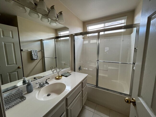 Building Photo - 40336 Cambridge St