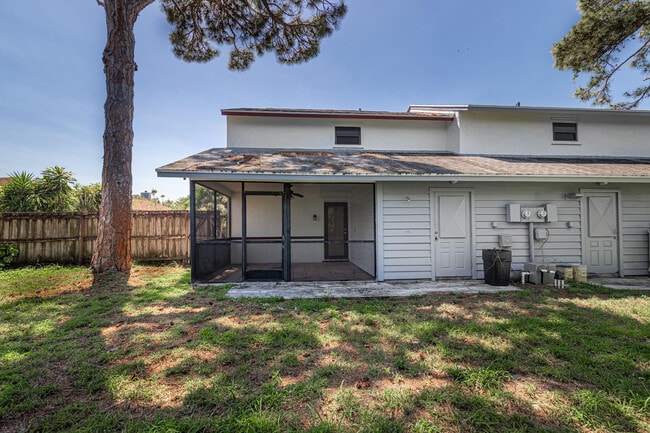 Building Photo - 2895 Via Del Lago