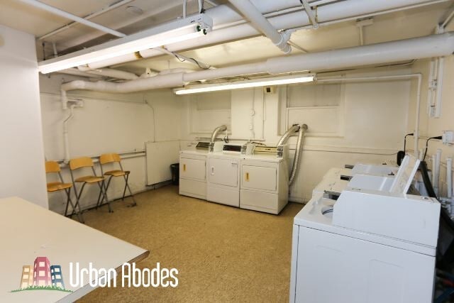 Building Photo - 717 W Belmont Ave