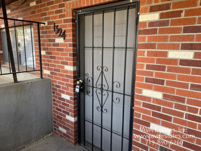 Building Photo - 1324 Anita St