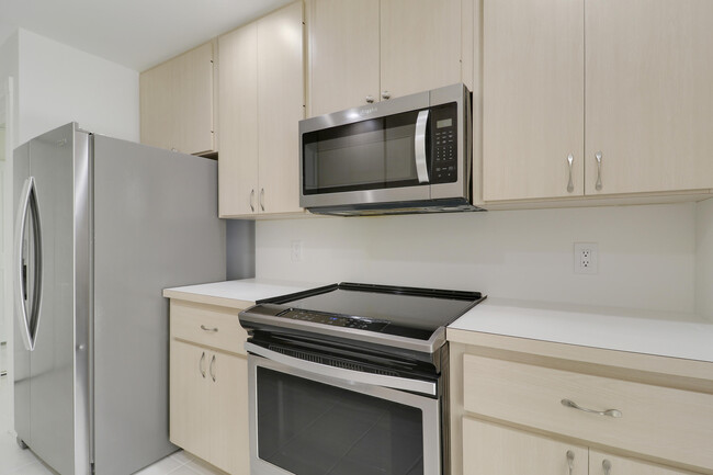 Building Photo - 11301 Myrtle Oak Ct