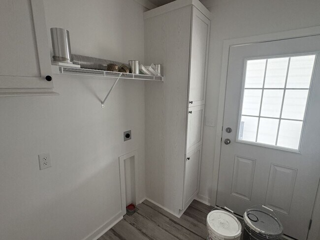Building Photo - 3055 Lamplighter Dr