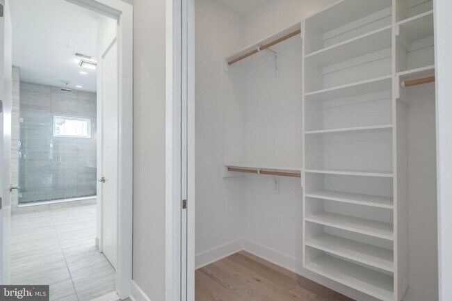 Building Photo - Northern Liberties Townhome with Parking