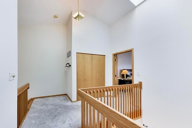 Building Photo - 943 W Essex Pl