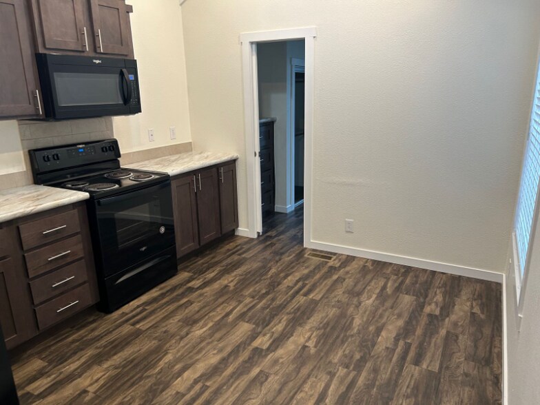 Building Photo - 5215 Crestway Rd