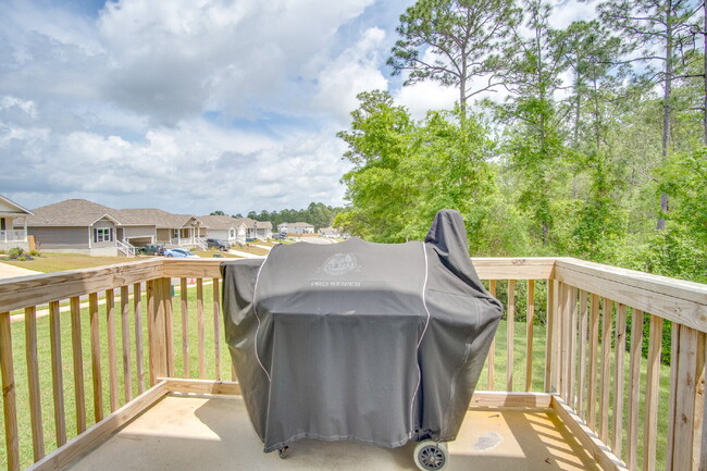 Building Photo - Spacious 4BR Home with 2-Car Garage Near M...