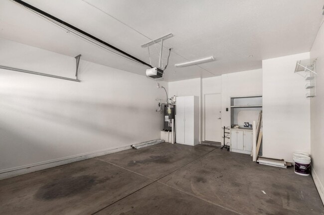 Building Photo - 2250 E Deer Valley Dr