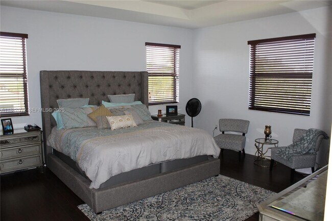 Building Photo - 3728 SE 5th Ct