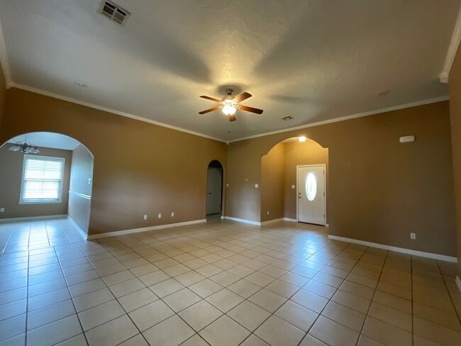 Building Photo - 110 Delia Dr