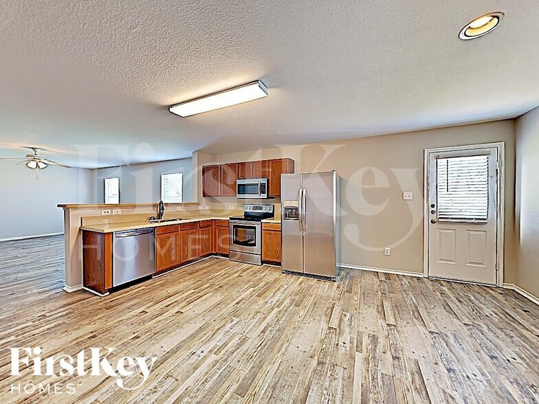 Building Photo - 2801 Spencer Cir