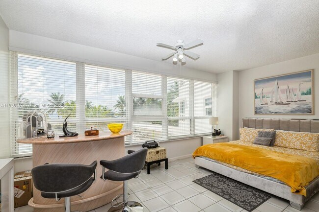 Building Photo - 4925 Collins Ave