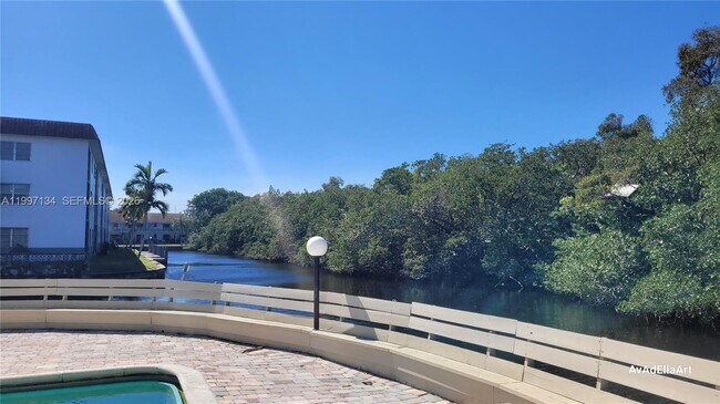 Building Photo - 1400 NE 54th St