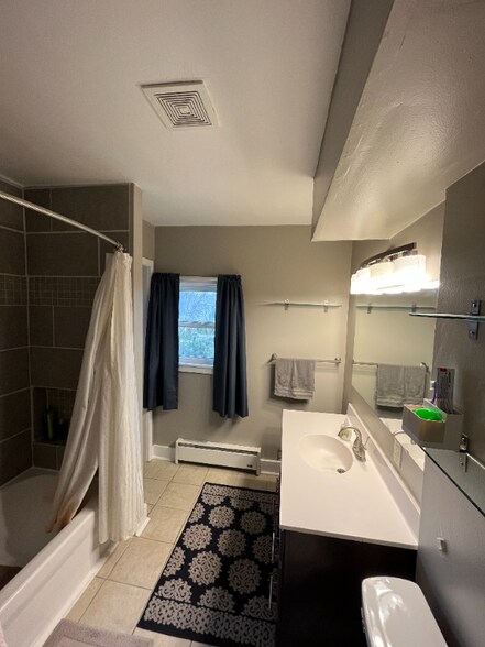 Building Photo - 916 Marshall Ave