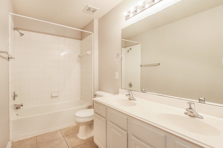 Building Photo - 13030 Sandhill Park Ln