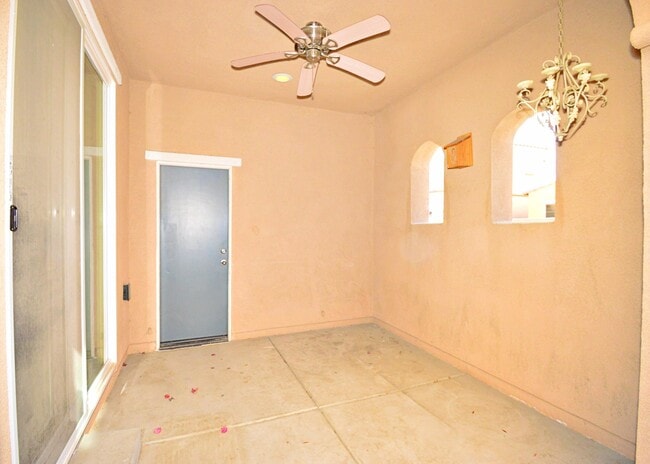 Building Photo - 510 Calle Vibrante