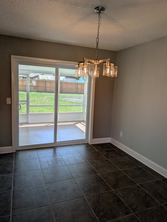 Building Photo - 3015 Sabal Palm Dr