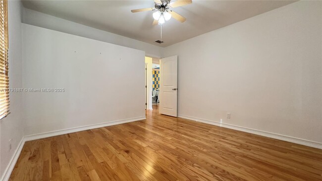 Building Photo - 1520 NE 108th St