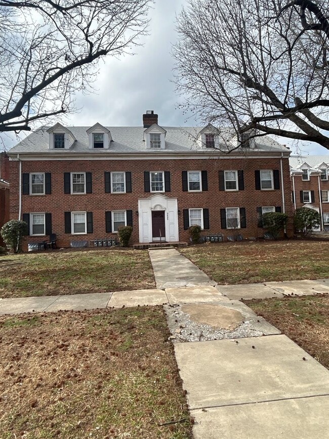 Building Photo - 2 Bedroom 1 Bath