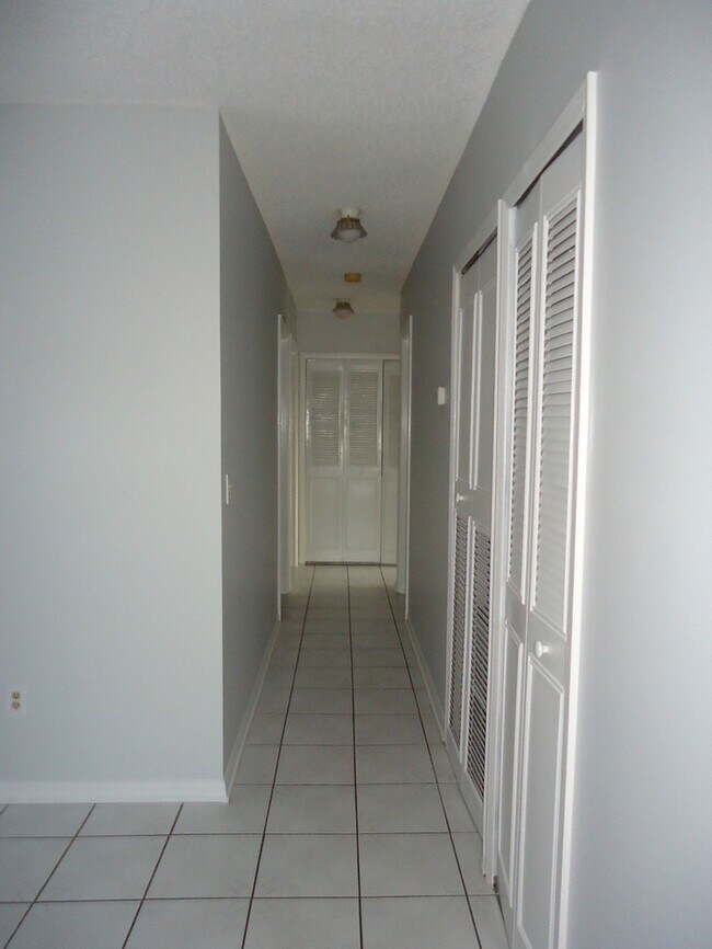Building Photo - 1613 Little River Dr