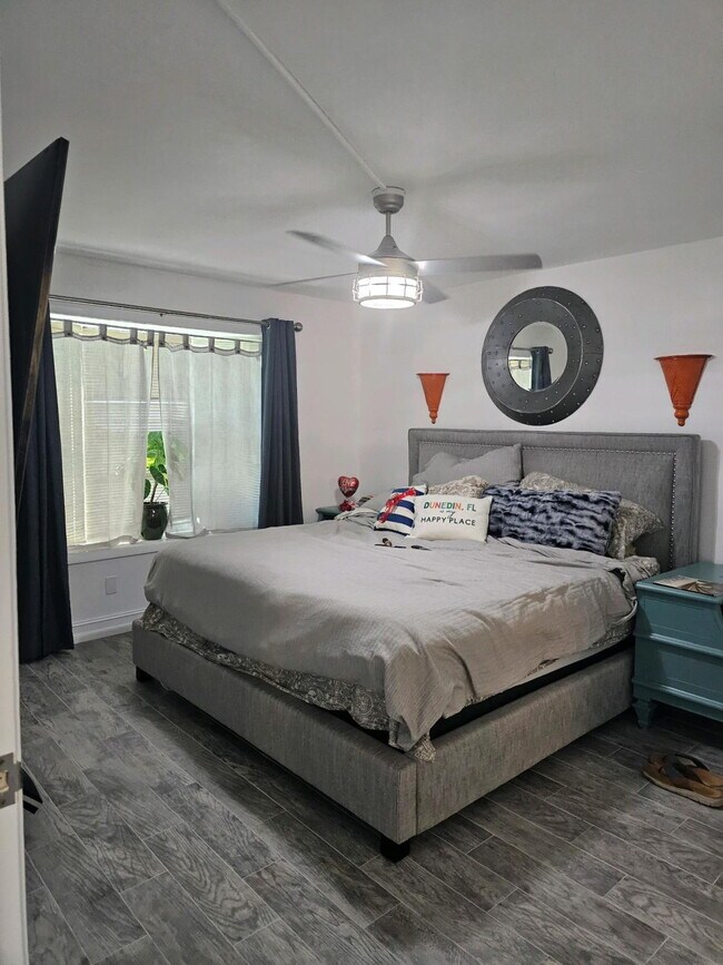 Building Photo - "Discover Coastal Comfort: Spacious 2-Bed,...