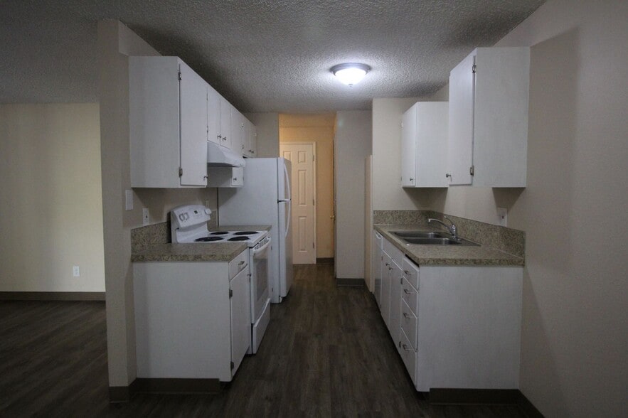 Building Photo - 414 E 9th St