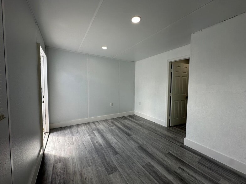 Building Photo - 841 N 69th Ave