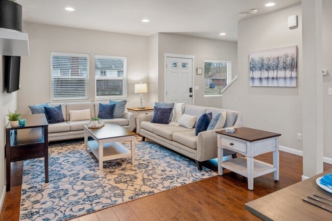 Building Photo - Central Tacoma home - 3 bedroom 2.5 bathroom with 2 Car garage and nice yard - Available May 2026.