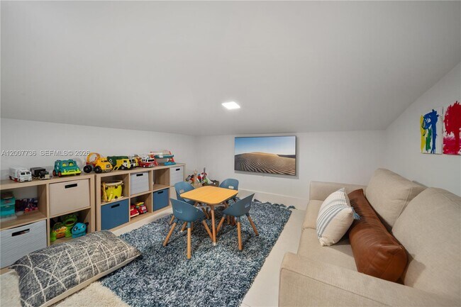 Building Photo - 6901 Veronese St