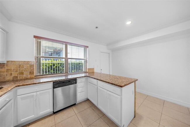 Building Photo - 7801 Hispanola Ave
