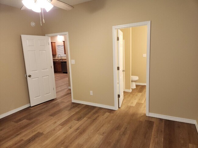 Building Photo - 4925 Catahoula Dr