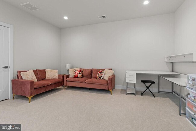 Building Photo - 15 Mill Creek Dr