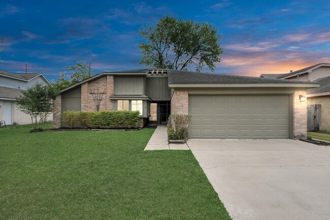Primary Photo - 1207 Park Knoll Ln