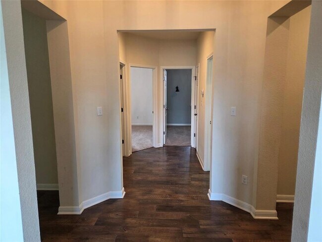 Building Photo - 2832 Coral Valley Dr