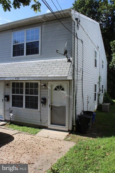 Building Photo - 426 Harmon Rd