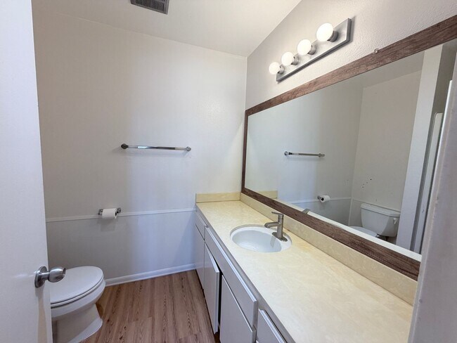 Building Photo - 5700 Baltimore-208