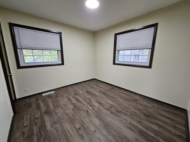 Building Photo - 3403 N Hartman Dr