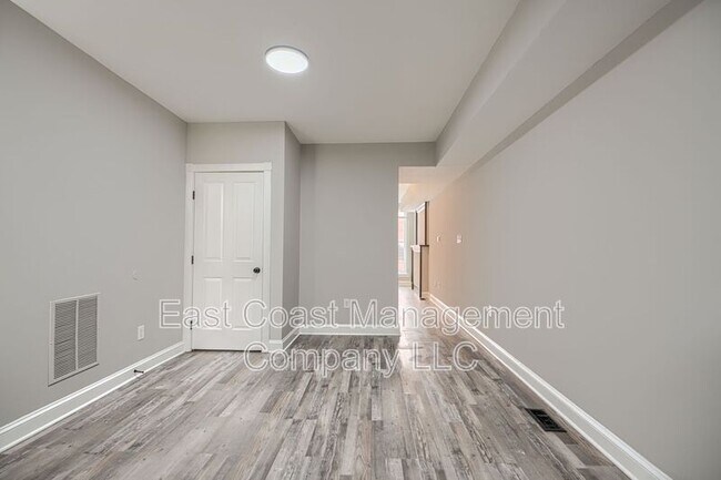 Building Photo - 2102 E Biddle St