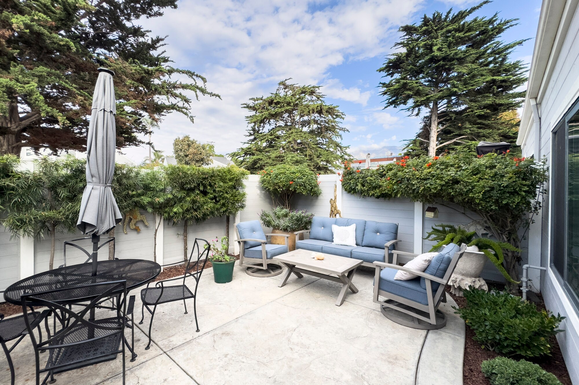 Building Photo - 4505 Carpinteria Ave