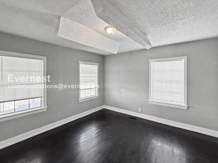 Building Photo - 1701 4th Ave W