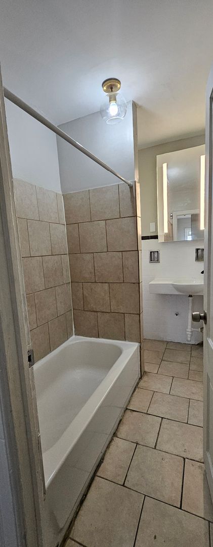 Building Photo - Large house with a nice layout welcome Home