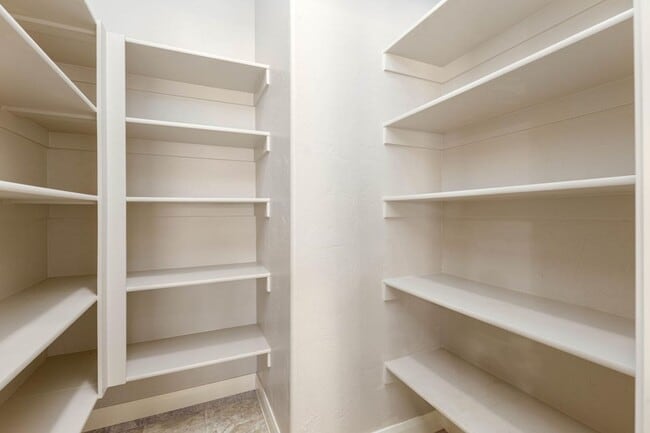 Building Photo - Beautiful 4 Bedroom Home!