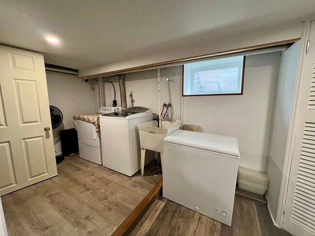 Building Photo - Gorgeous 3-Bedroom Home in Havertown! Avai...