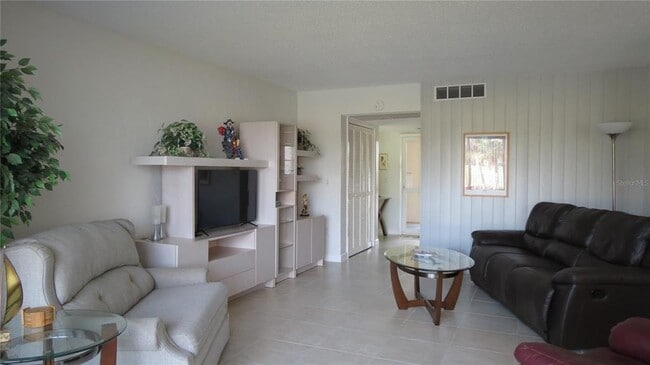 Building Photo - 7193 W Country Club Dr N