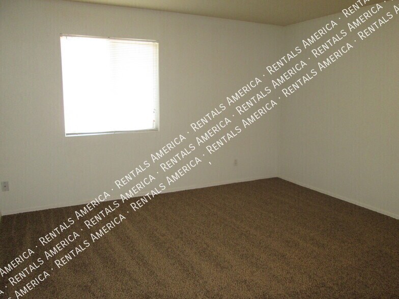 Building Photo - 144 S Mulberry St