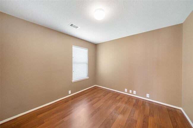 Building Photo - 5706 Baldwin Elm St