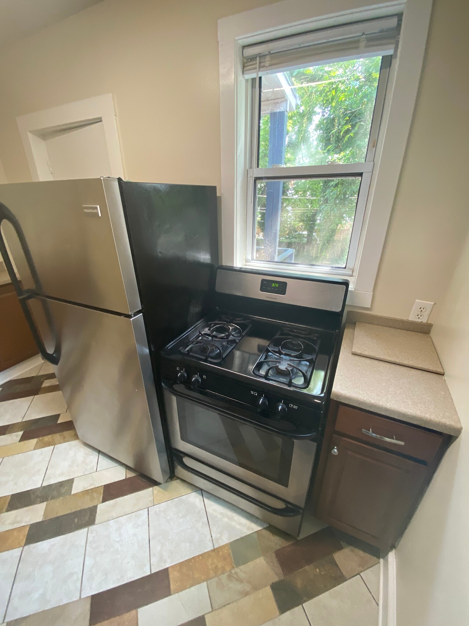 Building Photo - 3009 Ellwood Ave