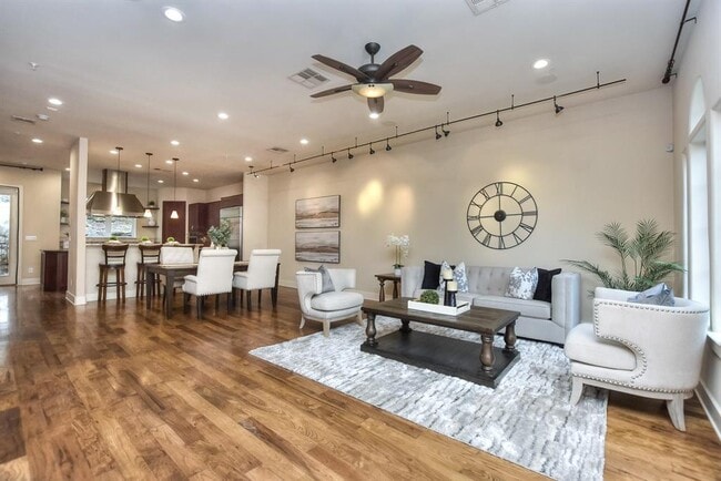 Building Photo - 1529 Barton Springs Rd