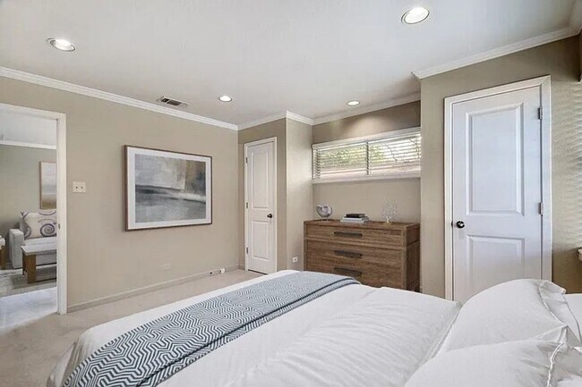 Building Photo - 1 BEDROOM BOUTIQUE APARTMENT