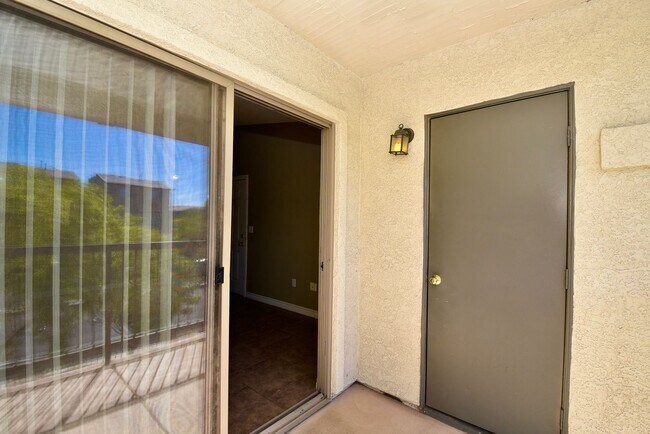Building Photo - Charming 1 Bedroom Condo close to Durango ...